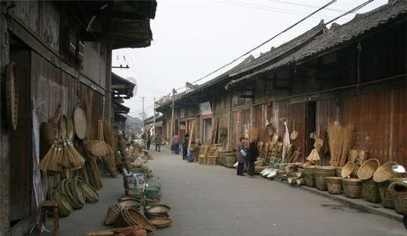 勇士队内部矛盾加剧，球员不满引发交易建议！